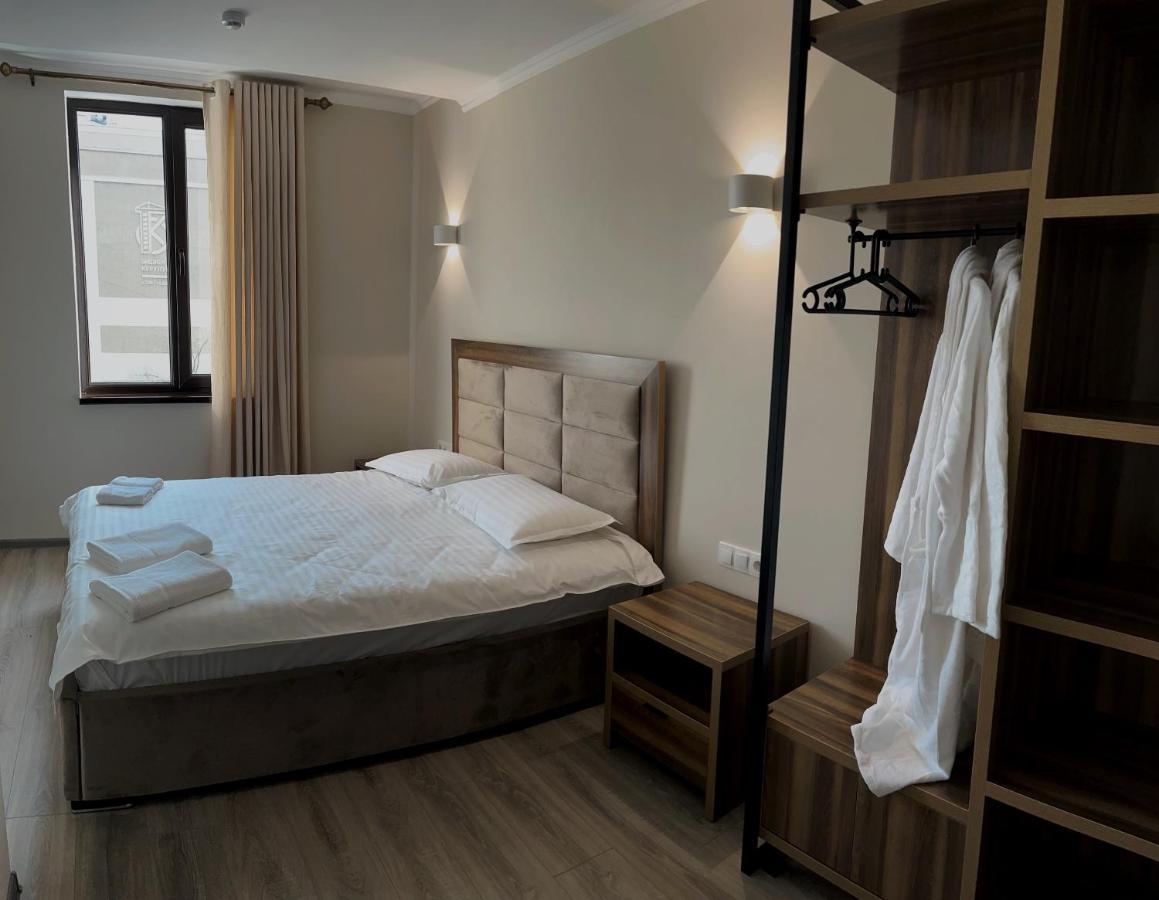 Hotel Nova Bisjkek Eksteriør billede