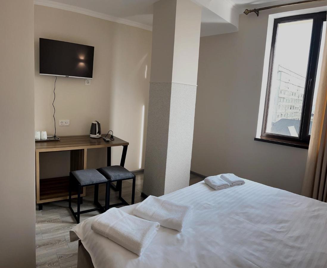 Hotel Nova Bisjkek Eksteriør billede