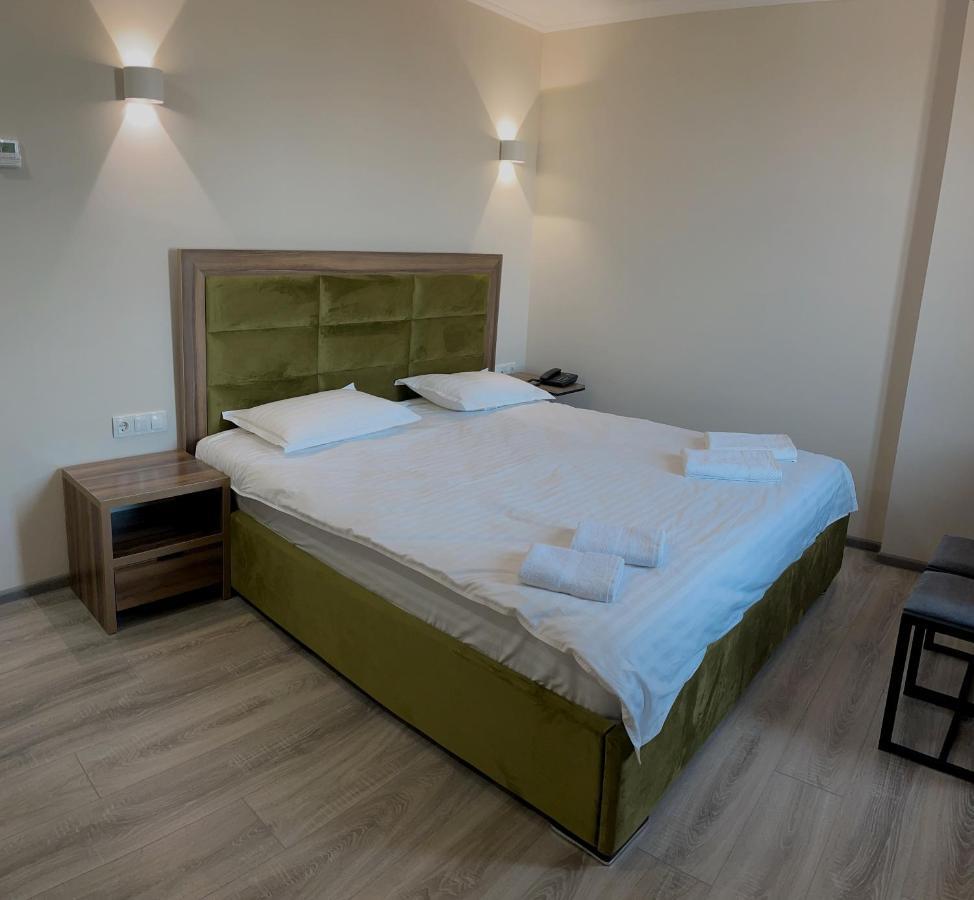 Hotel Nova Bisjkek Eksteriør billede